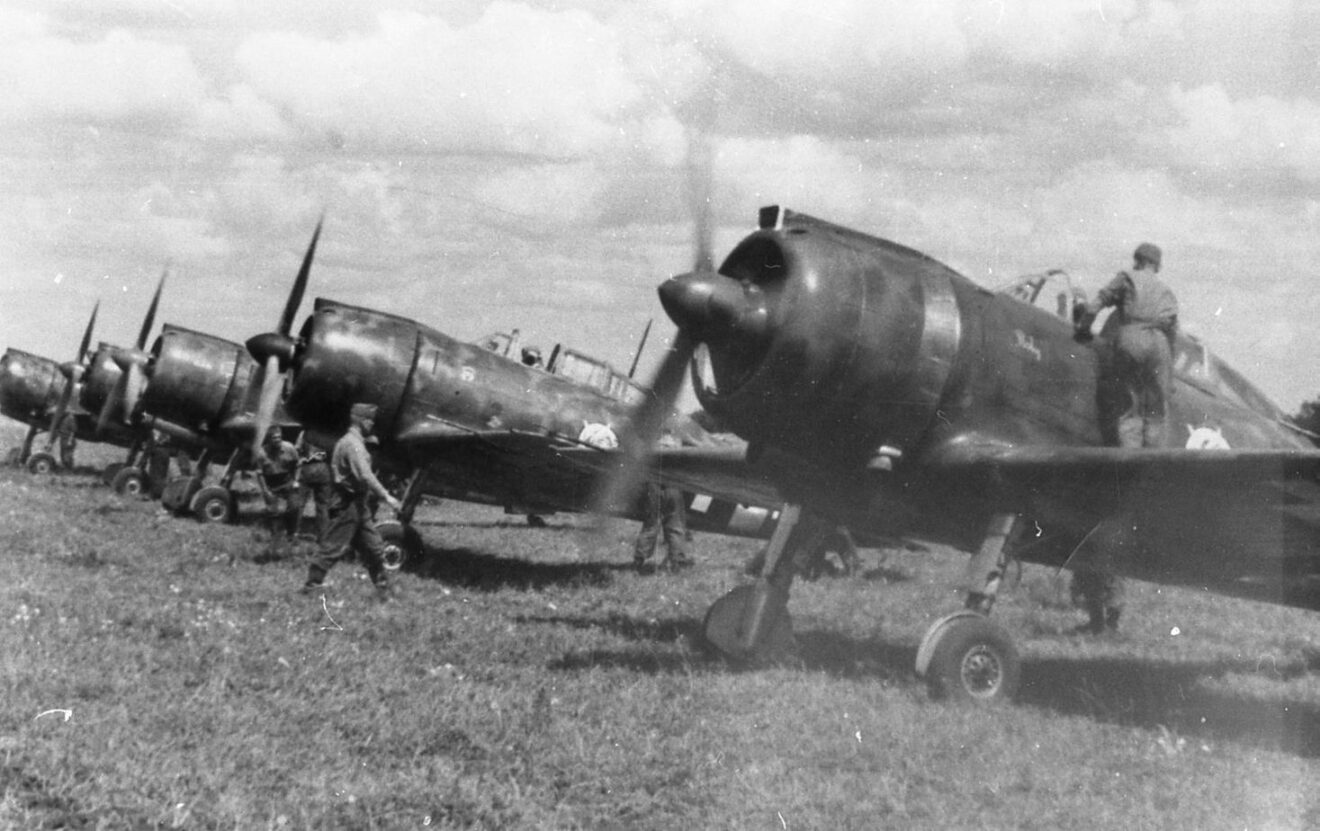 A-honvéd-légierő-Héja-típusú-vadászai-a-keleti-fronton
